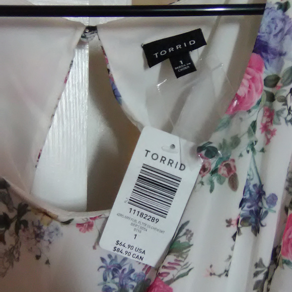 torrid Dresses & Skirts - NWT beautiful torrid floral dress